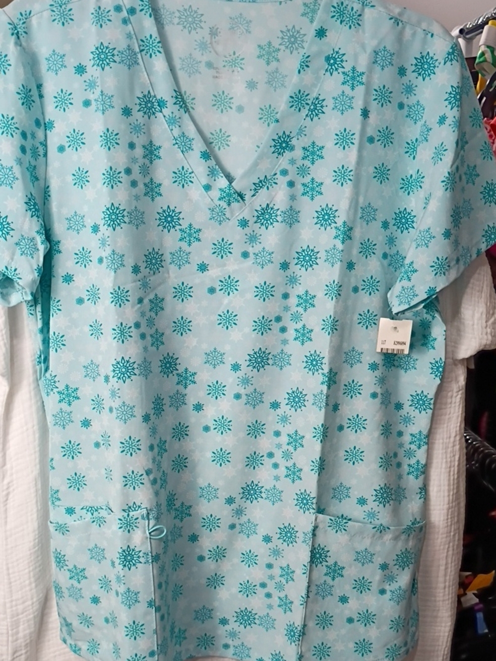 Light Blue Medical Scrub - Snowflake V-Neck Top - SIZE Large NWT - Picture 4 of 7